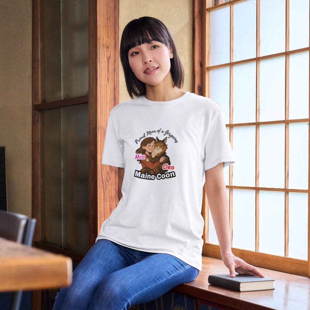 Cute Cat Lover T-Shirt: Perfect for Pet Parents, Gift for Cat Owners, Animal Lovers, Maine Coon Owners, Funny Cat Mom Shirt