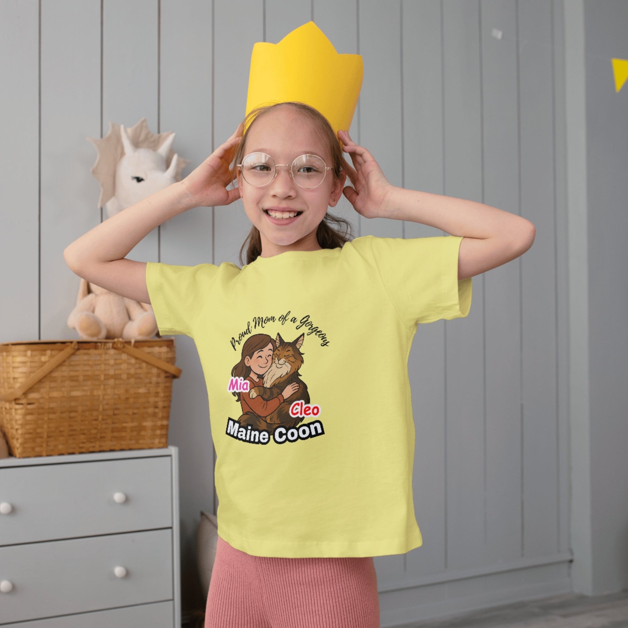 Cute Cat Lover T-Shirt: Perfect for Pet Parents, Gift for Cat Owners, Animal Lovers, Maine Coon Owners, Funny Cat Mom Shirt