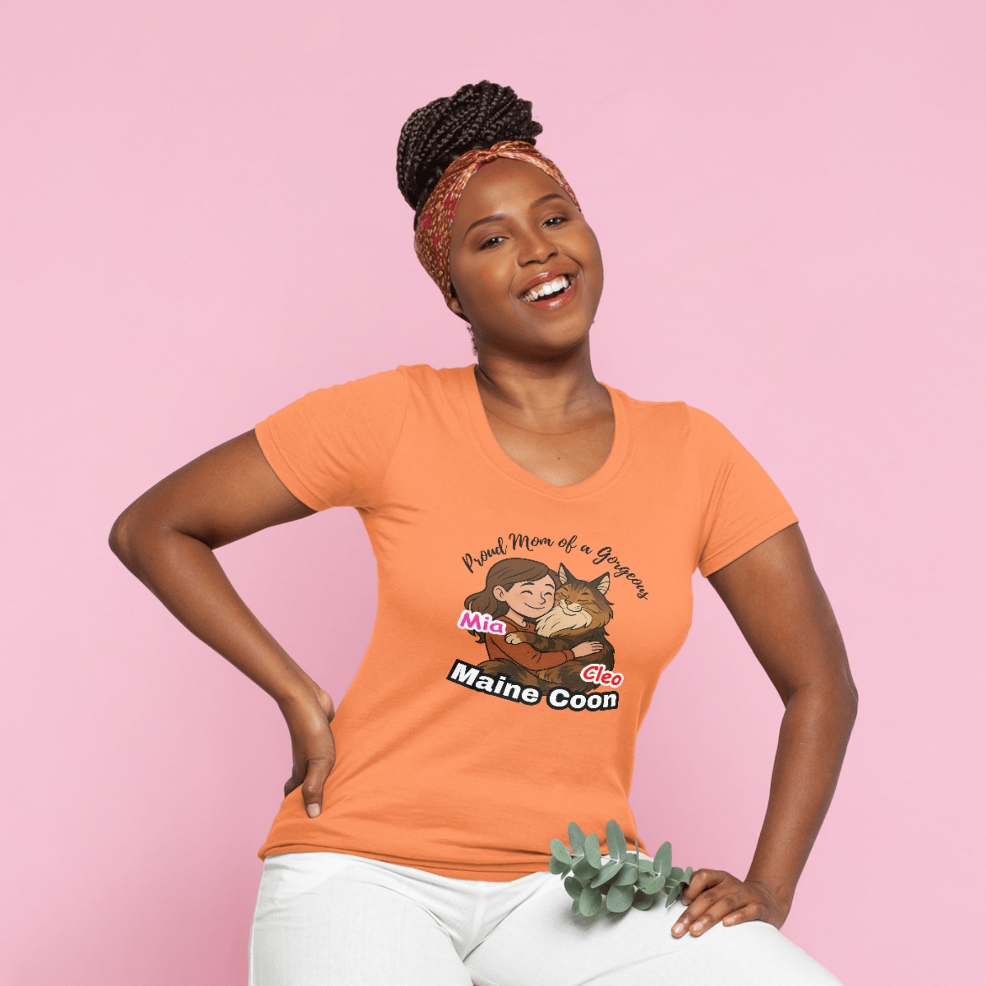 Cute Cat Lover T-Shirt: Perfect for Pet Parents, Gift for Cat Owners, Animal Lovers, Maine Coon Owners, Funny Cat Mom Shirt